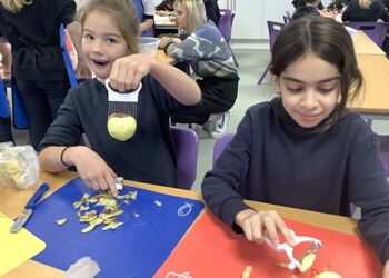 Yr4 Crumble Making